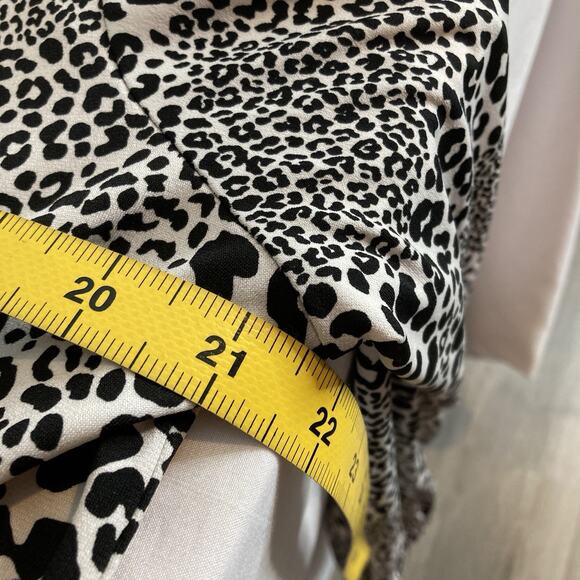 Michael Michael Kors Women's Leopard Print V‎ Neck Blouse Size 1X Flowy Safari - Picture 4 of 11